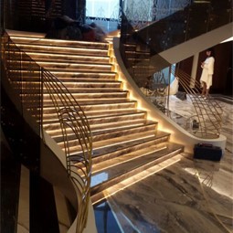 Фото Лестница в ТЦ «Европейский» Лестница в ТЦ «Европейский»